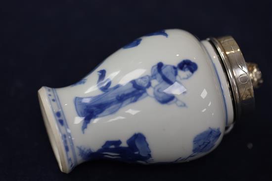 A Chinese blue and white baluster jar, Kangxi period, total H.11cm